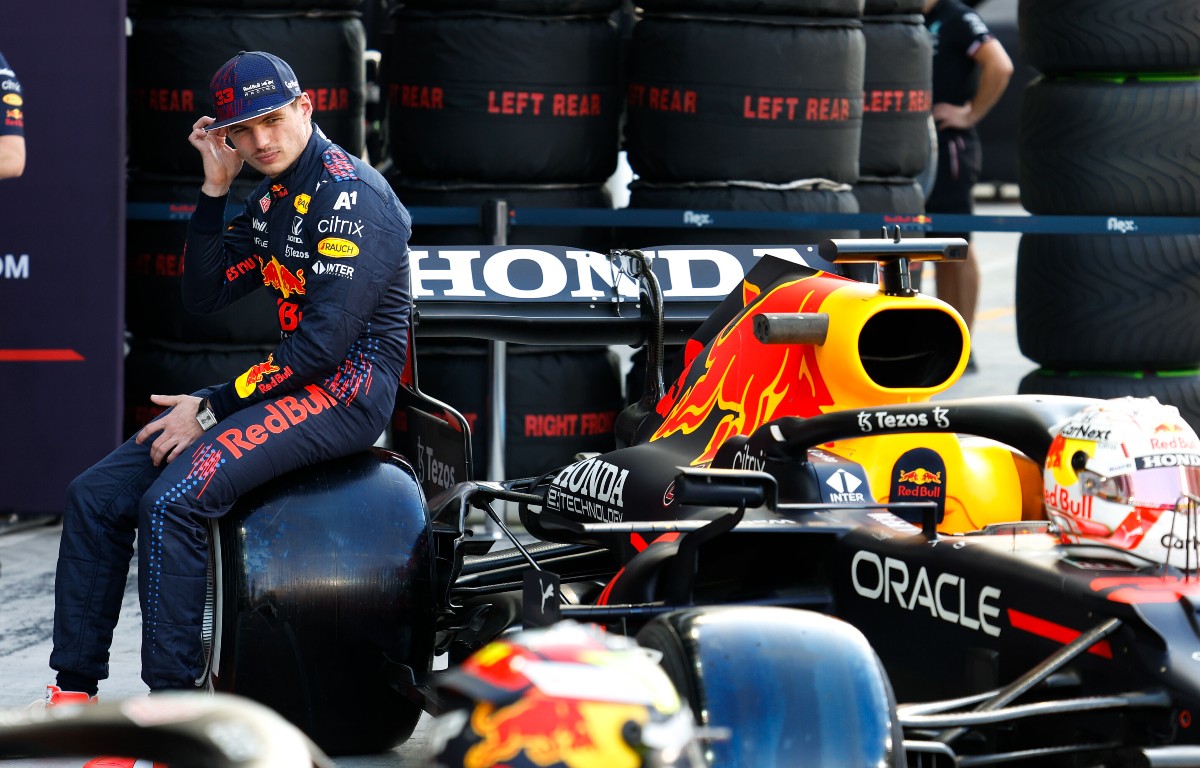 Max Verstappen sits on the Red Bull rear wheel. Abu Dhabi, December 2021.