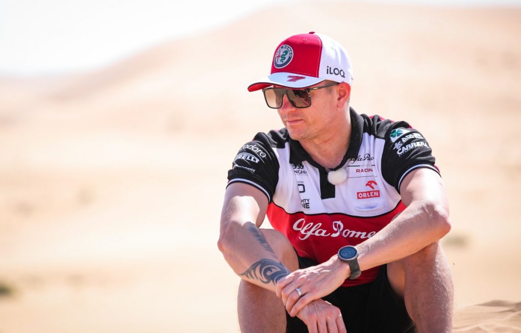 Kimi Raikkonen sitting on a sand dune. Abu Dhabi, December 2021.