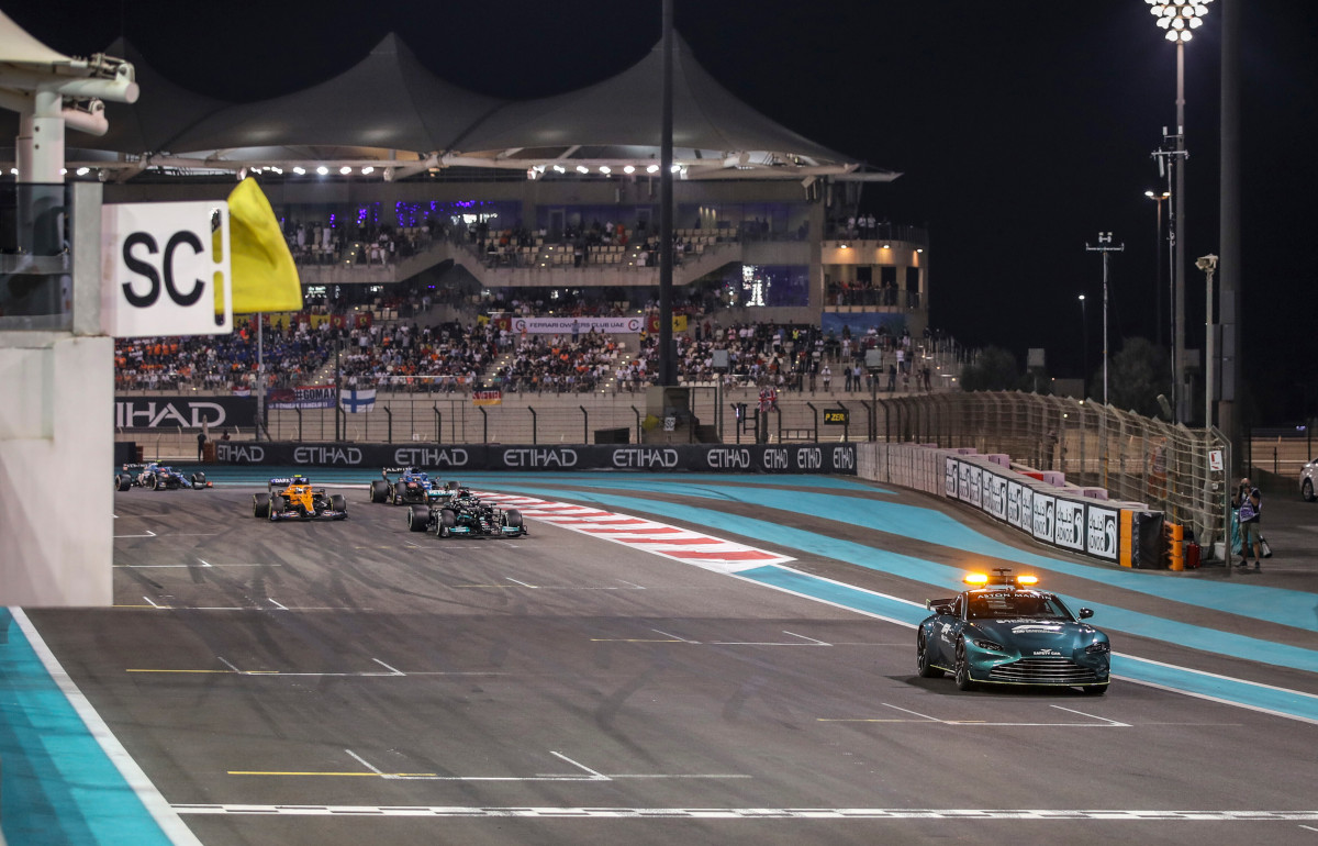 Safety Car and backmarkers. Abu Dhabi December 2021