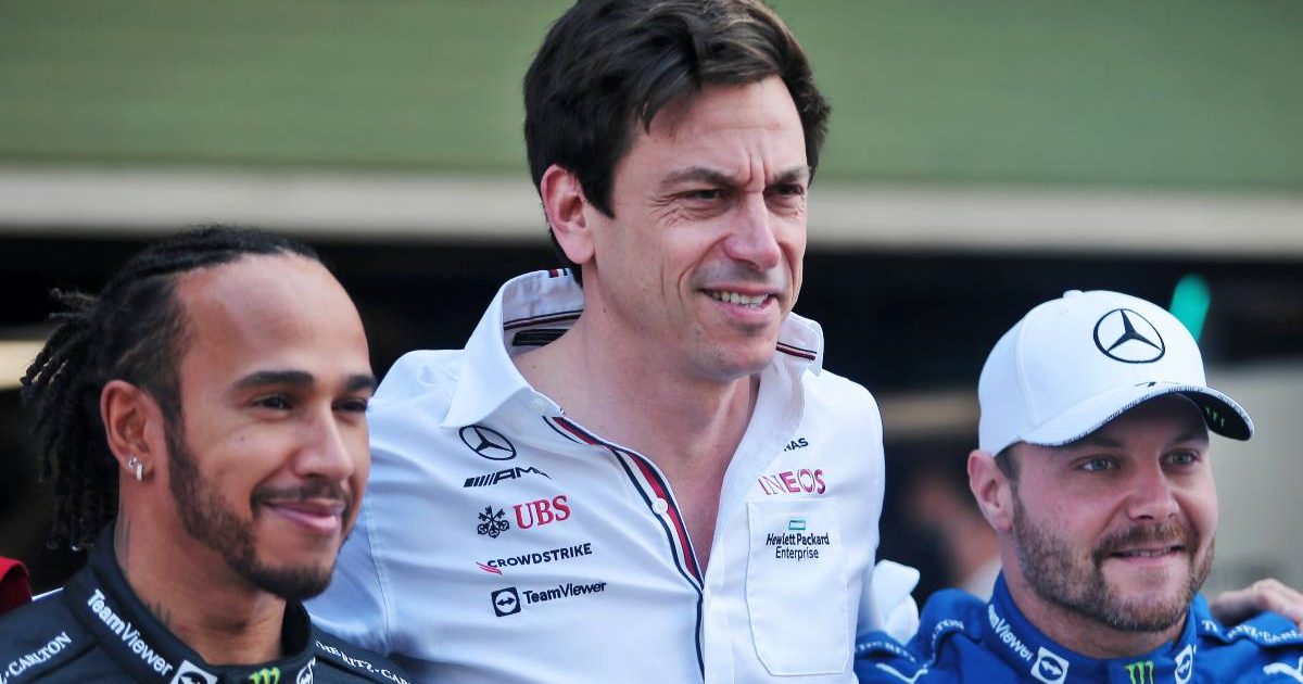 Toto Wolff with his arms around Lewis Hamilton and Valtteri Bottas. Yas Marina December 2021.