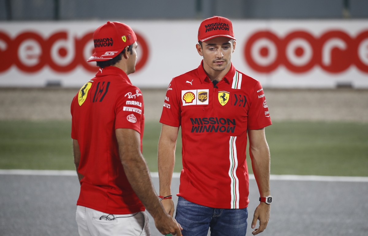 Carlos Sainz和Charles Leclerc，法拉利，谈话。卡塔尔，2021年11月。