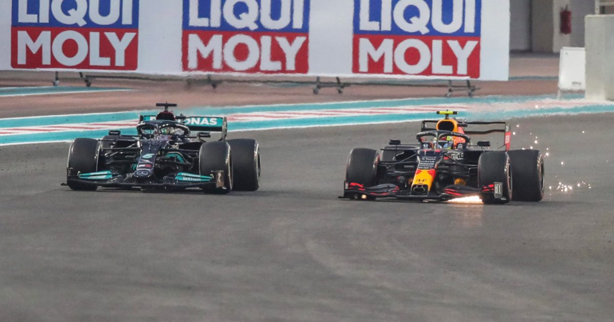 Sergio Perez defends against Lewis Hamilton. Abu Dhabi December 2021