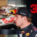 Max Verstappen在红牛车库里。阿布扎比，2021年12月。