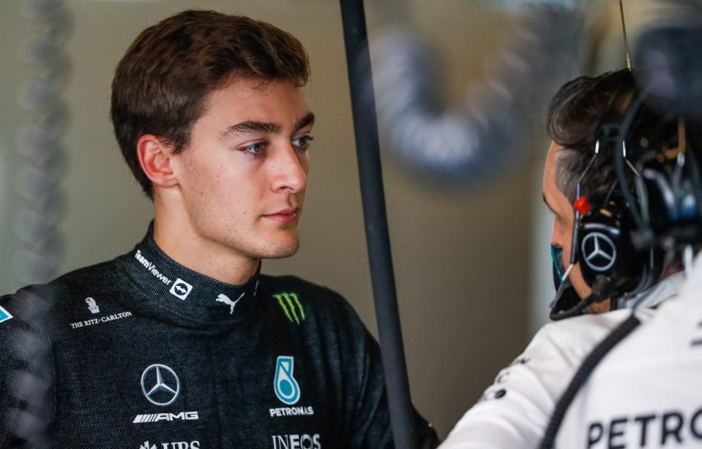George Russell with an engineer. Abu Dhabi December 2021.