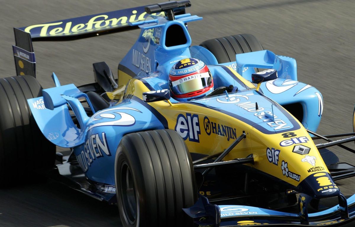 Fernando Alonso driving the Renault R24. Italy, September 2004.