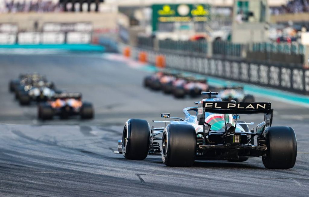 Fernando Alonso arriving on the grid. Abu Dhabi December 2021.
