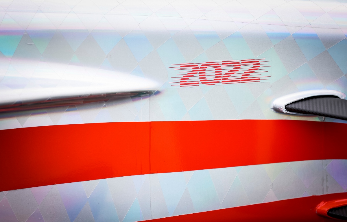 这是2022年f1赛车原型车侧面的特写。2021年7月银石赛道