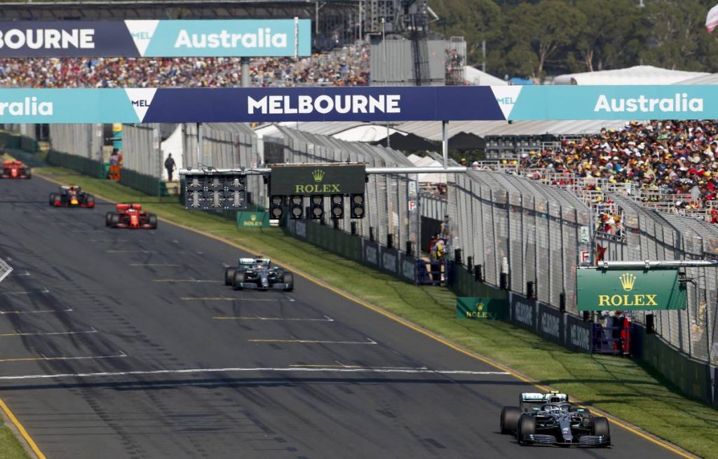 Valtteri Bottas leads the Australian GP. Melbourne March 2019.