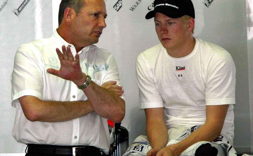 Ron Dennis and Kimi Raikkonen talk. Germany, August 2003.