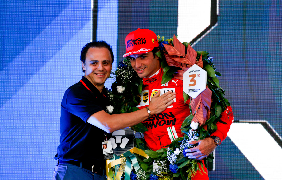 Felipe Massa congratulates Carlos Sainz. Brazil November 2021