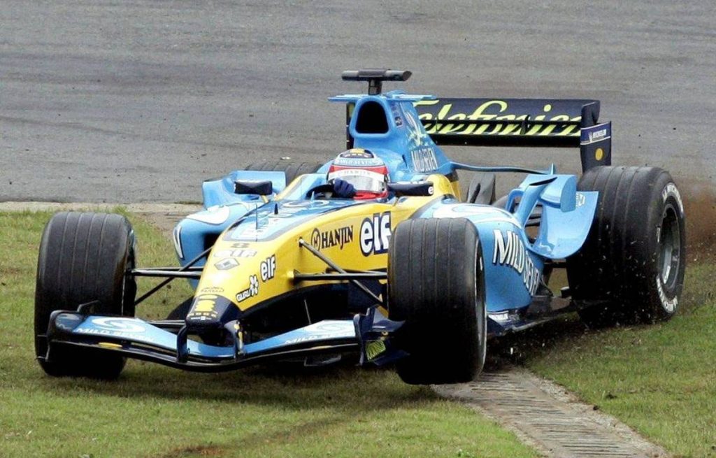 Fernando Alonso spins off during the Brazilian GP. Interlagos October 2004.