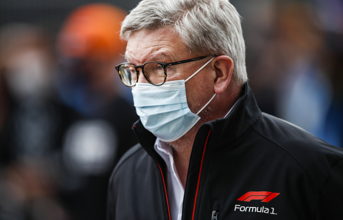 F1总经理罗斯·布朗穿着F1品牌夹克。2021年5月