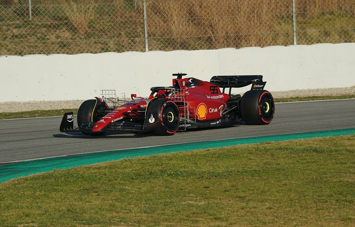 Carlos Sainz, Ferrari, testing with aero rakes. Spain, February 2022.