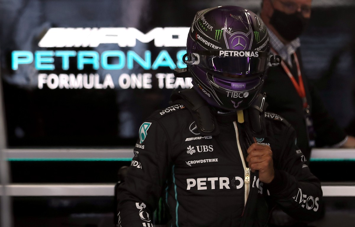Lewis Hamilton with his helmet on. Spain, February 2022.