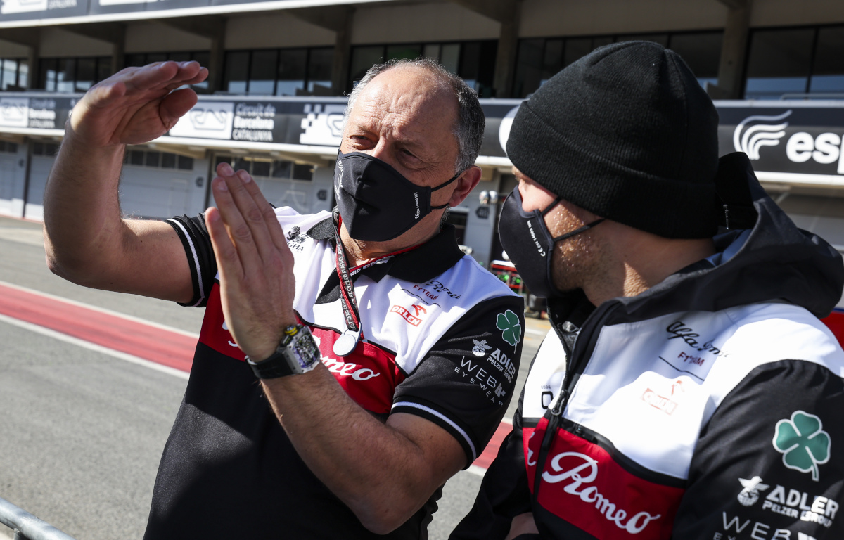 Fred Vasseur explaining to Valtteri Bottas in testing. Barcelona February 2022