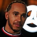 Lewis Hamilton in front of the Mercedes logo. Bahrain, March 2022.
