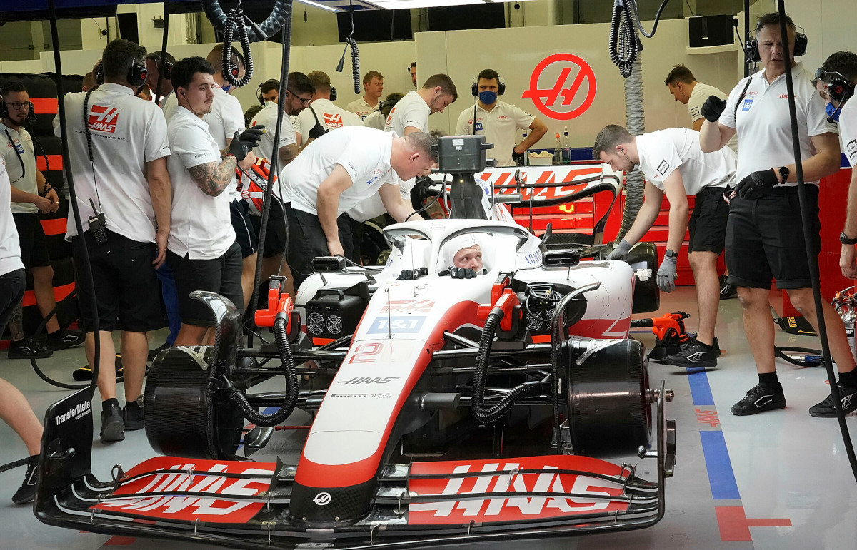 Kevin Magnussen in the Haas VF-22 in testing. Bahrain March 2022