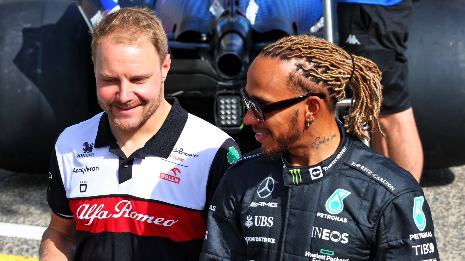 Ex-Mercedes team-mates Valtteri Bottas and Lewis Hamilton talk. Bahrain, March 2022.