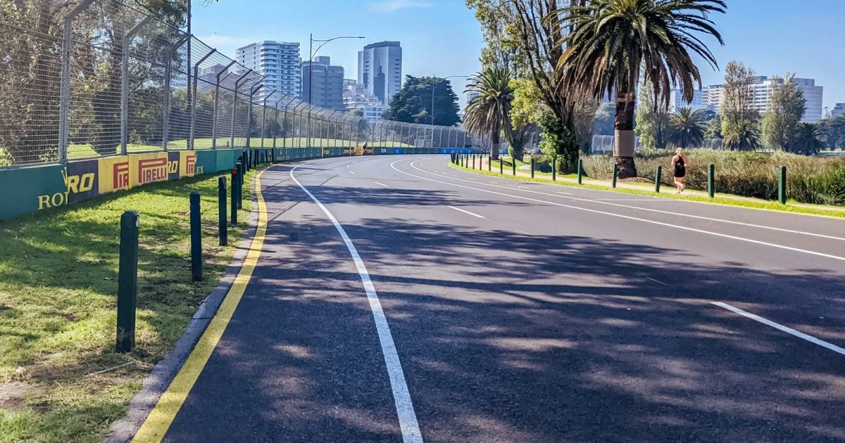 艾伯特公园赛道在澳大利亚大奖赛前成型。2022年4月。