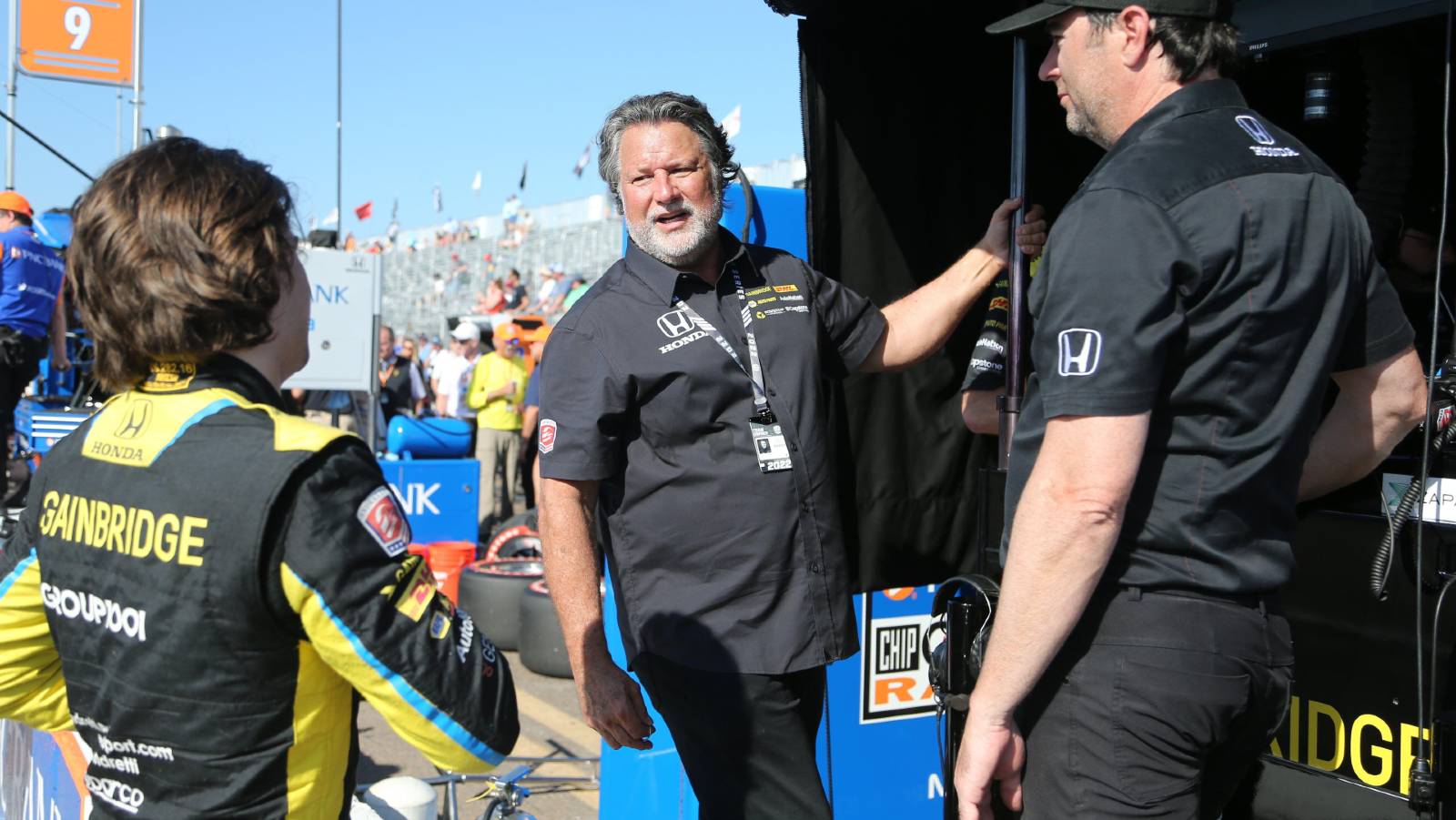 Michael Andretti talks to Colton Herta. St Petersburg February 2022.