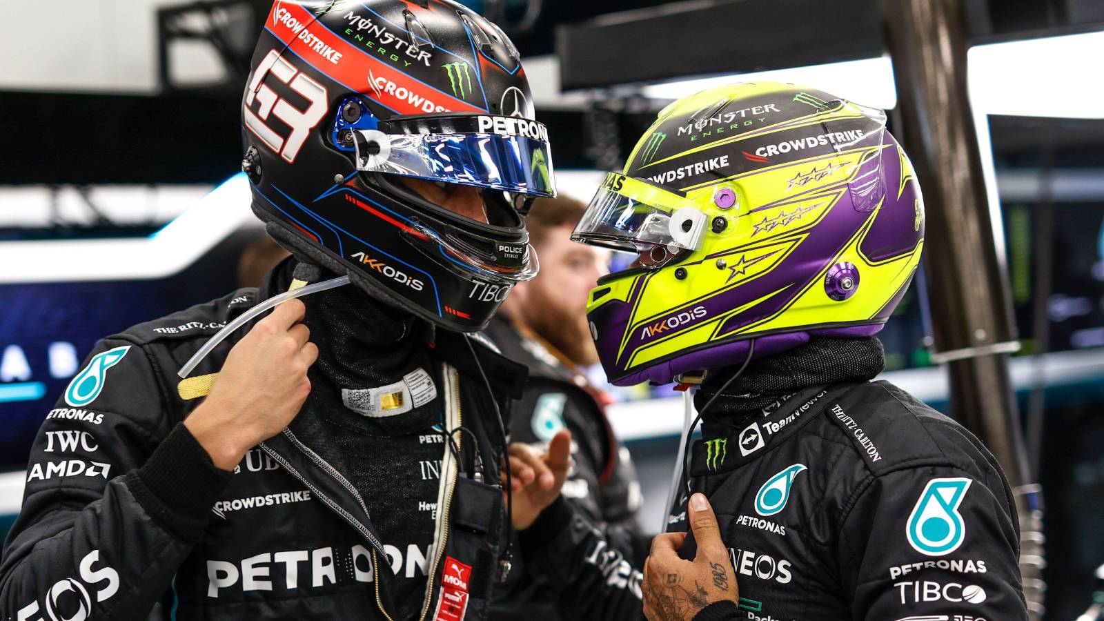 George Russell and Lewis Hamilton speaking together. Jeddah, March 2022.