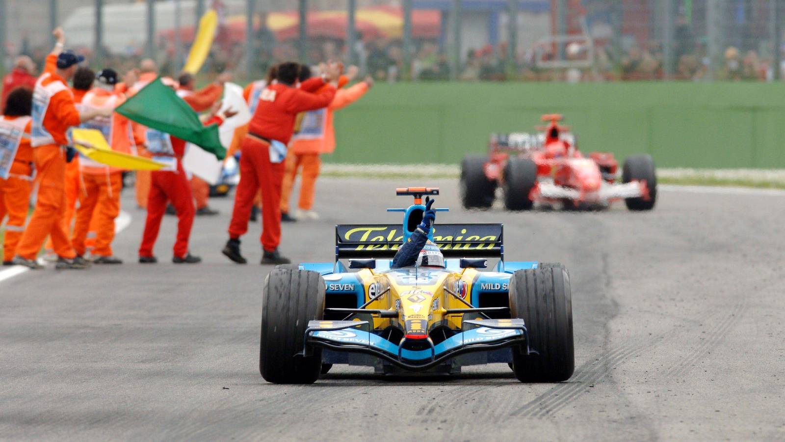 Victor Fernando Alonso waves from his Renault. Italy, April 2005.