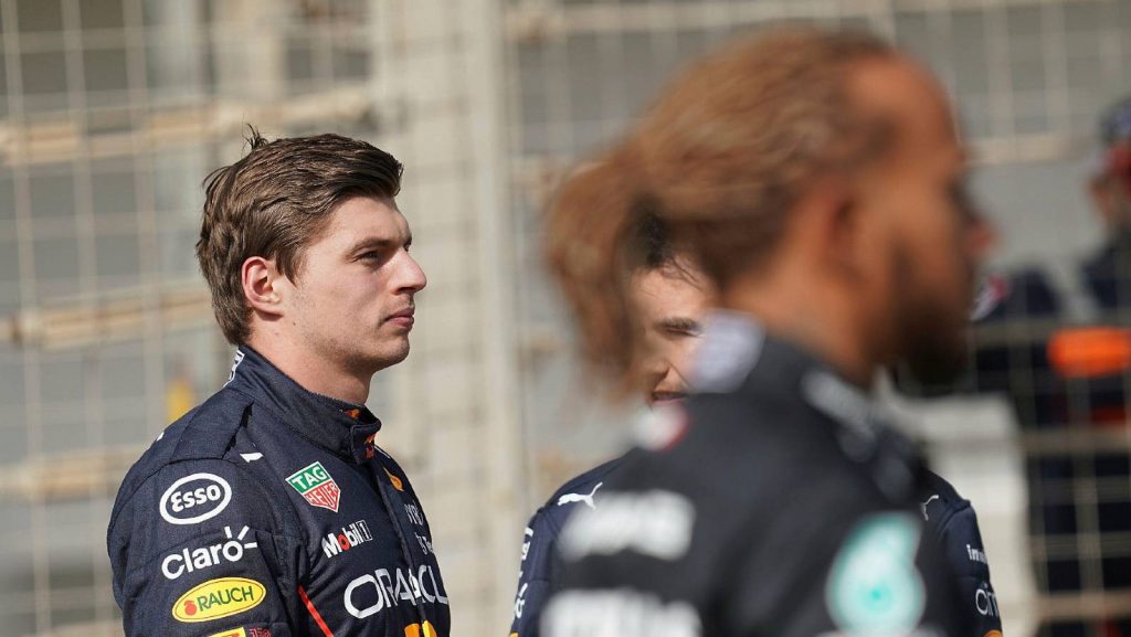 Max Verstappen in focus with Lewis Hamilton in the foreground. Bahrain March 2022.