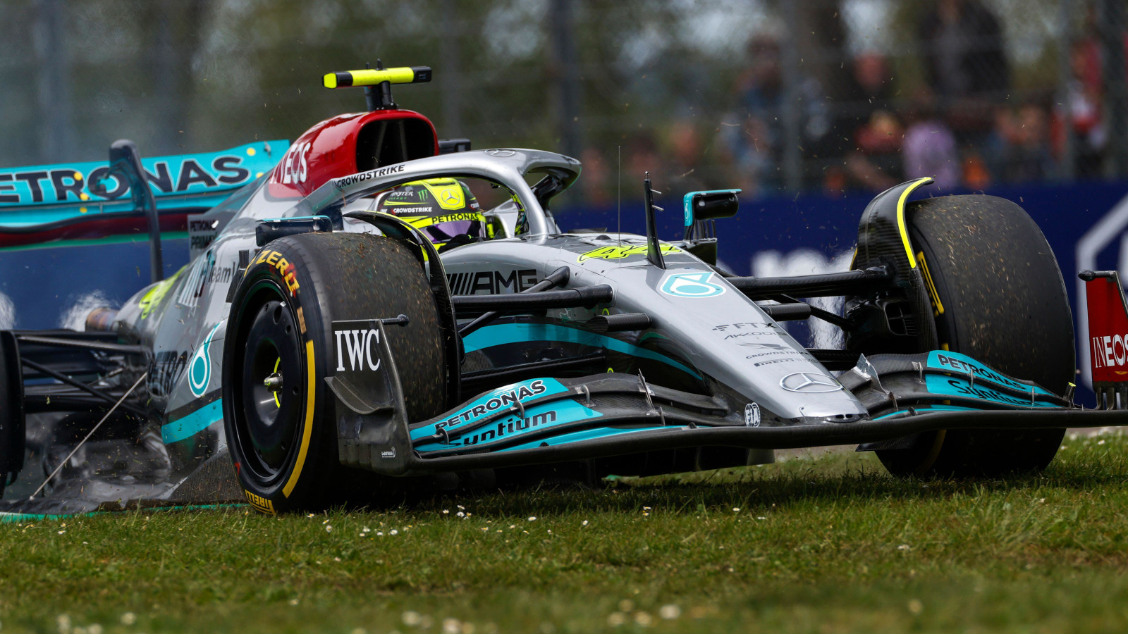 Lewis Hamilton cuts the corner and the grass. Imola April 2022