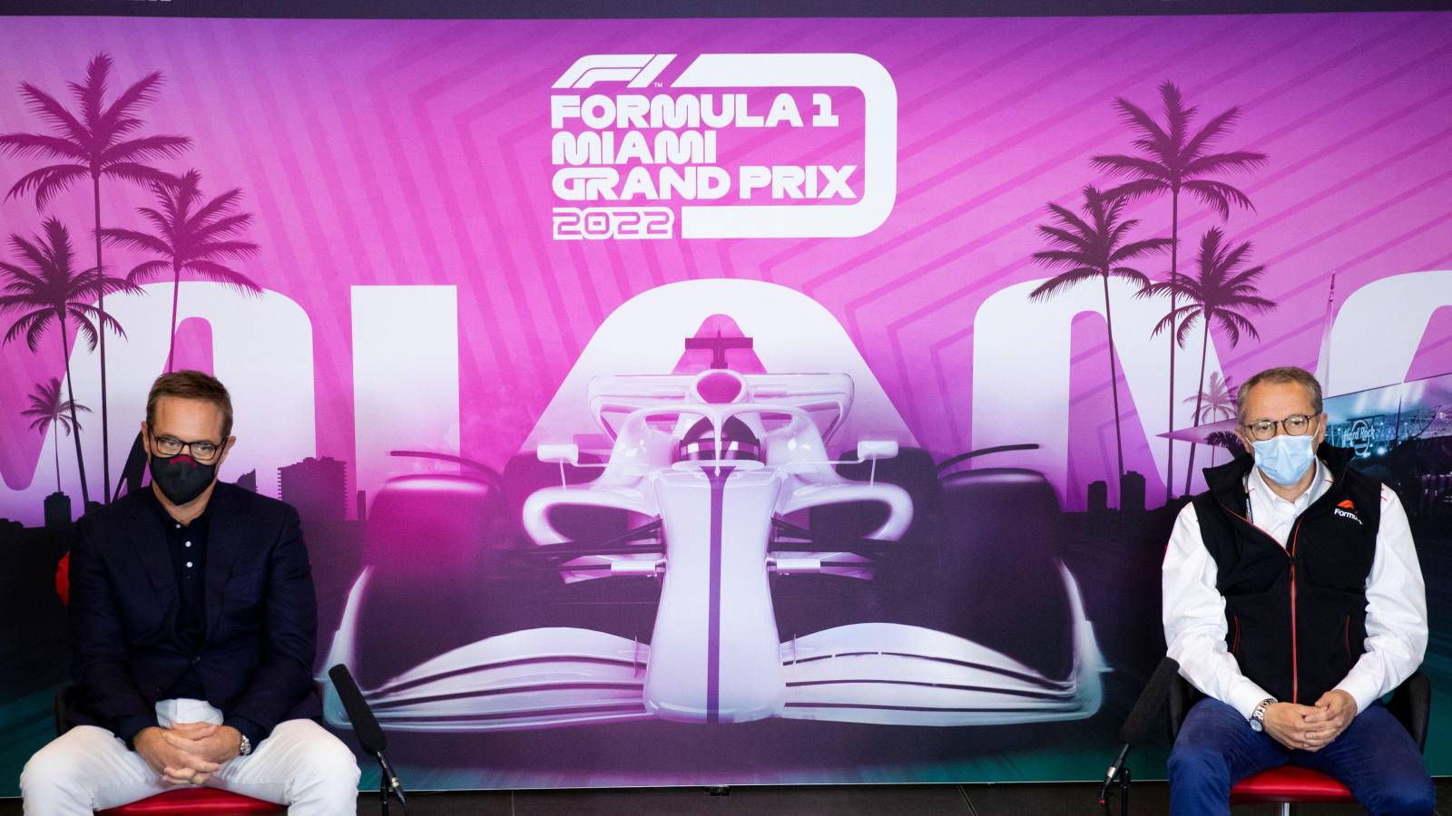 在新闻发布会上为迈阿密大奖赛做广告的海报。意大利，2021年4月。