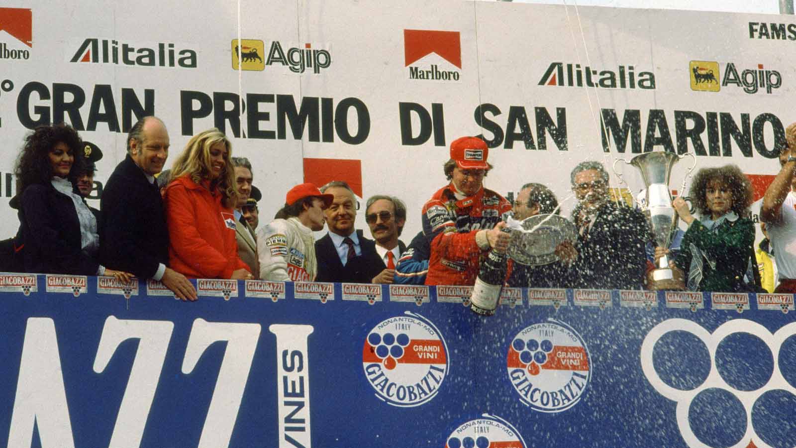 Didier Pironi ir Gilles Villeneuve ant pakylos.  San Marinas 1982 m.