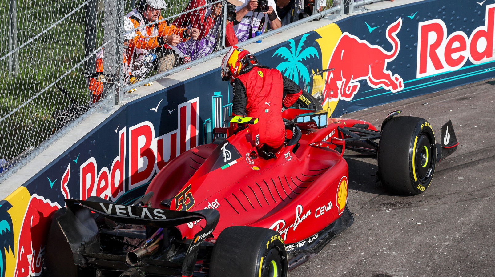 Carlos Sainz in the barriers. Miami May 2022