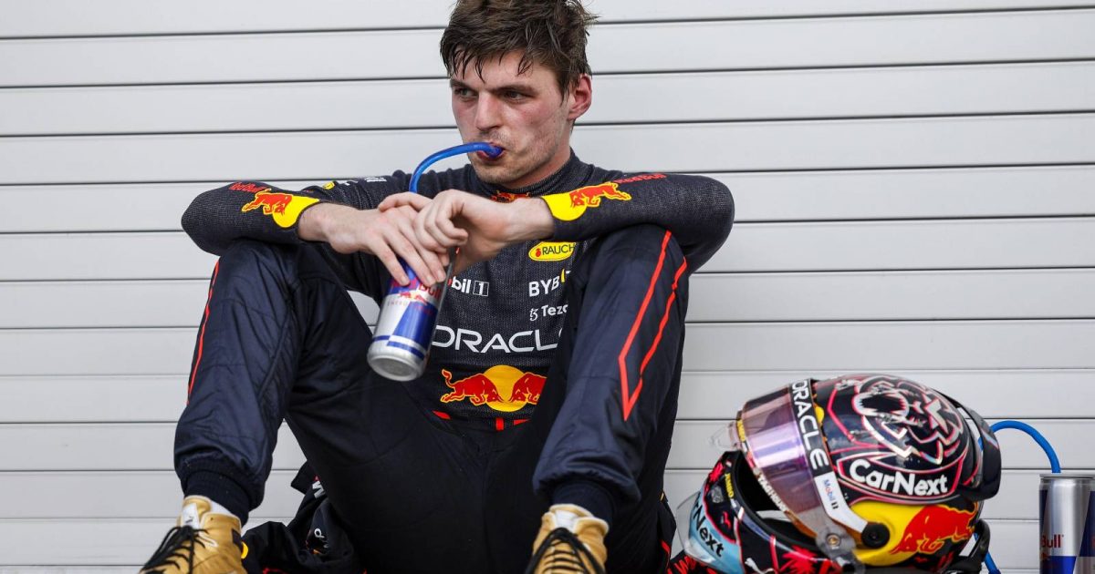 Max Verstappen，红牛，在迈阿密赛后喝了一杯。