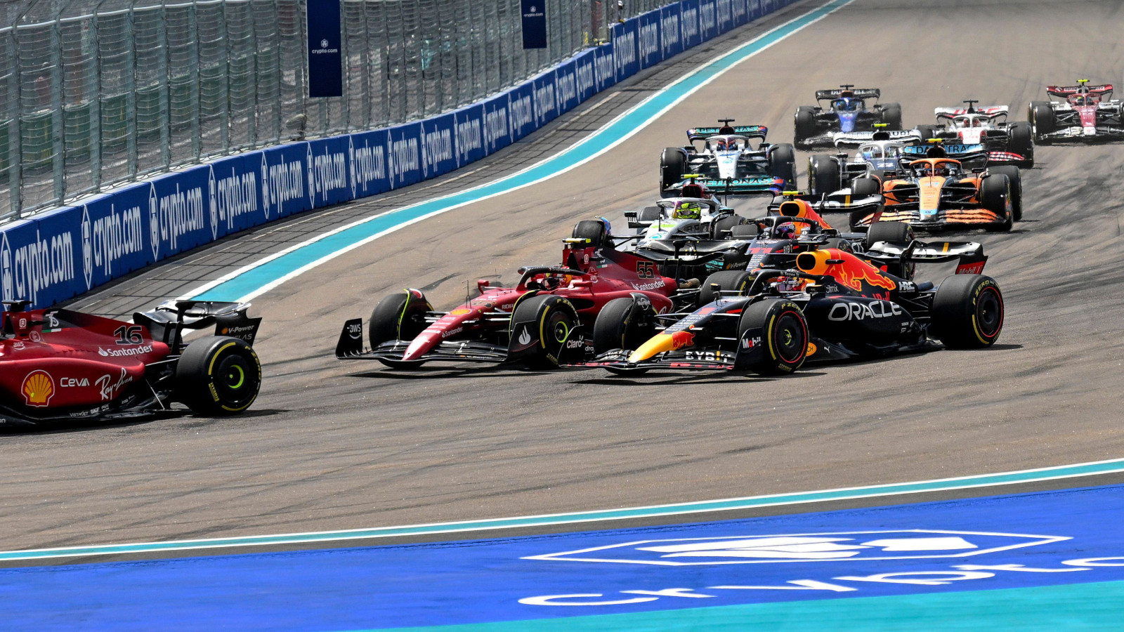 Carlos Sainz trying to defend against Max Verstappen at the start. Miami May 2022