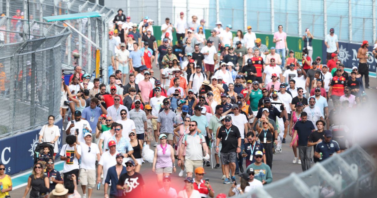 Spectators arriving for the race. Miami May 2022