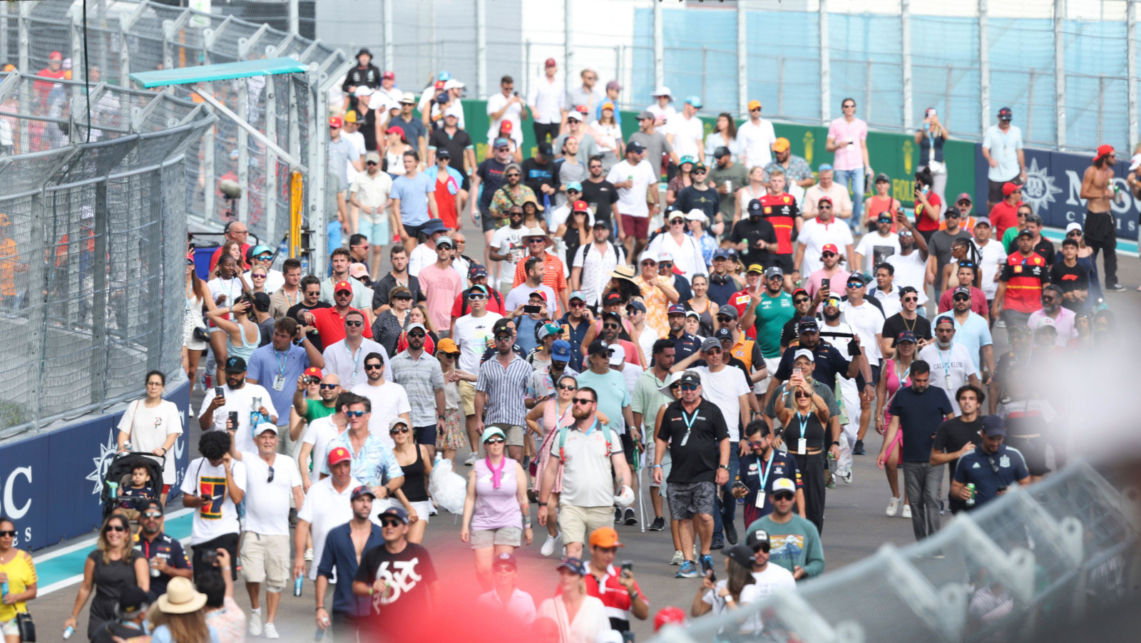 Spectators arriving for the race. Miami May 2022