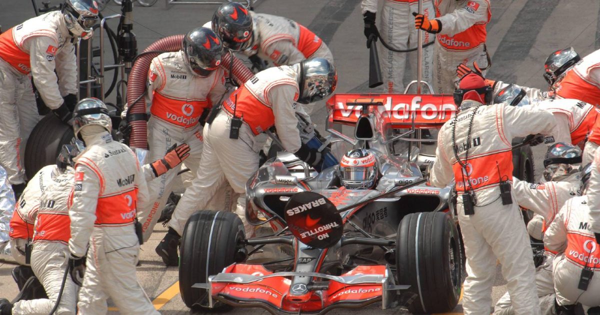 Fernando Alonso pit-stop at the British GP. Silverstone July 2007.