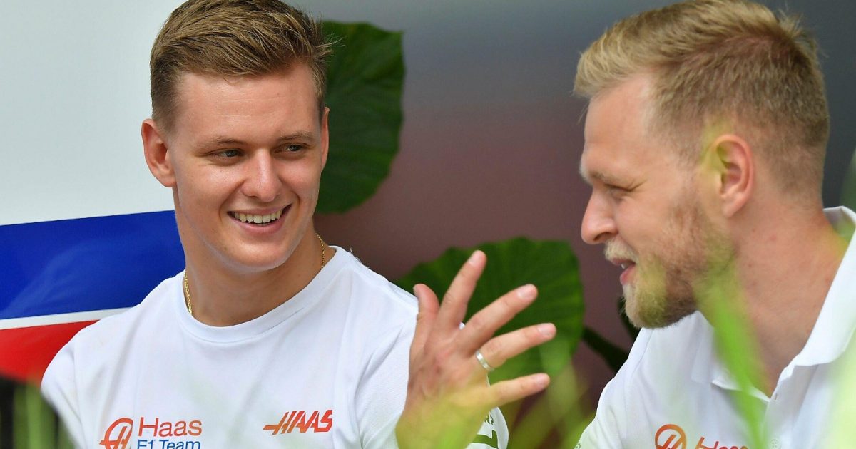 凯文·马格努森（Kevin Magnussen）和米克·舒马赫（Mick Schumacher），哈斯（Haas）在迈阿密讲话。美国，2022年5月。