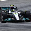 梅赛德斯（Mercedes）的刘易斯·汉密尔顿（Lewis Hamilton）在行动。西班牙，2022年5月。