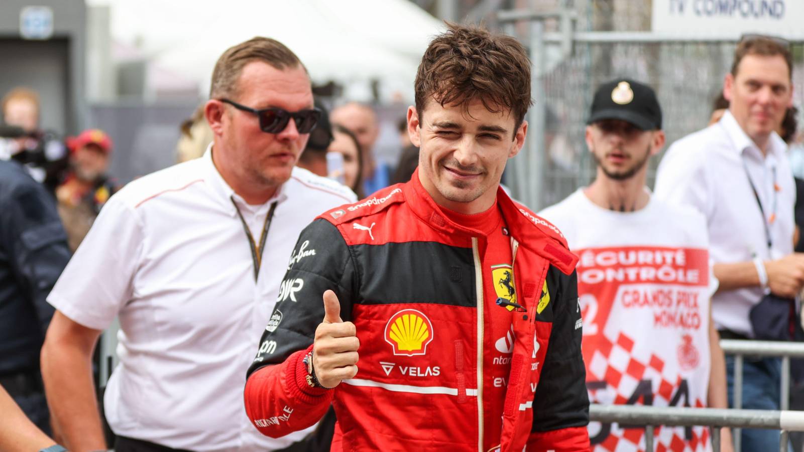 查尔斯·莱克莱克（Charles Leclerc）之后的摩纳哥GP资格赛。蒙特卡洛2022年5月。