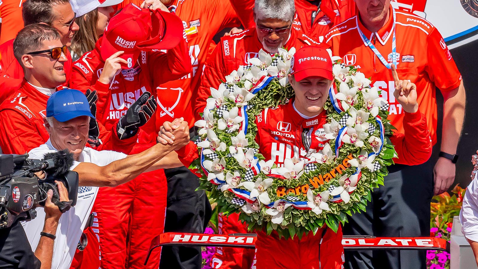 EX-F1驾驶员Marcus Ericsson赢得Indy500。2022年5月