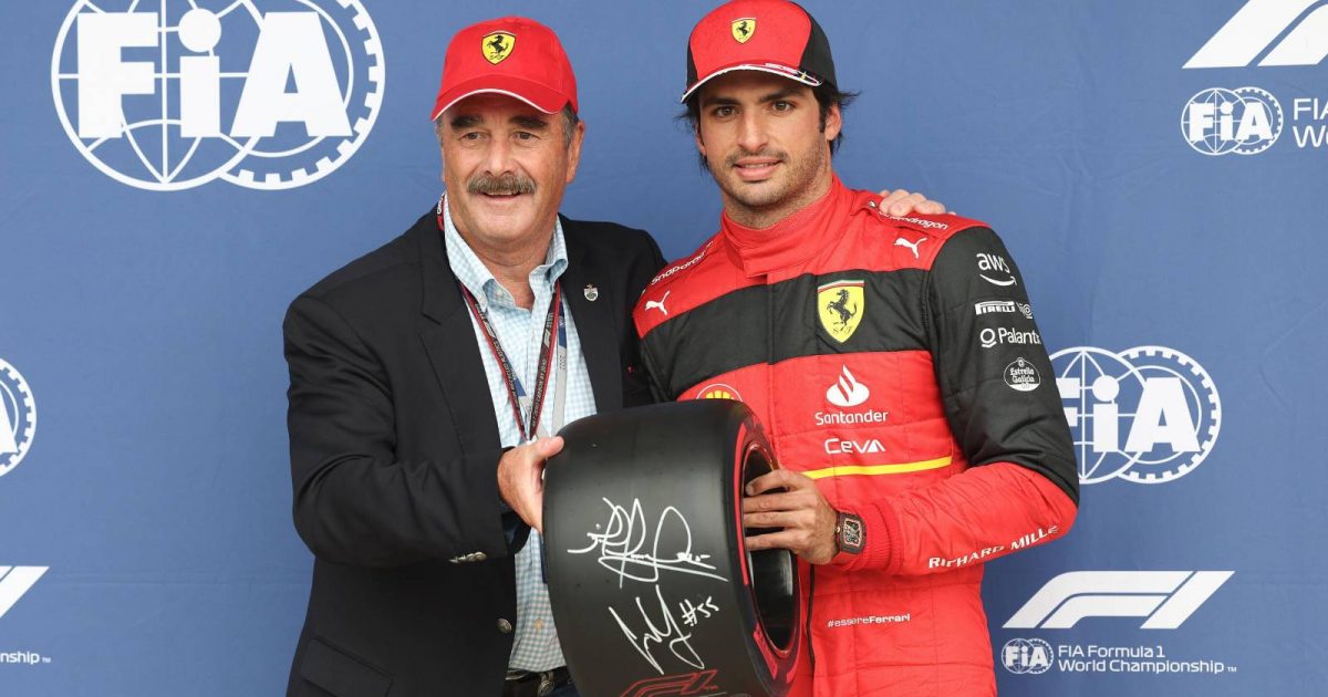 Nigel Mansell poses with Carlos Sainz. Silverstone July 2022.