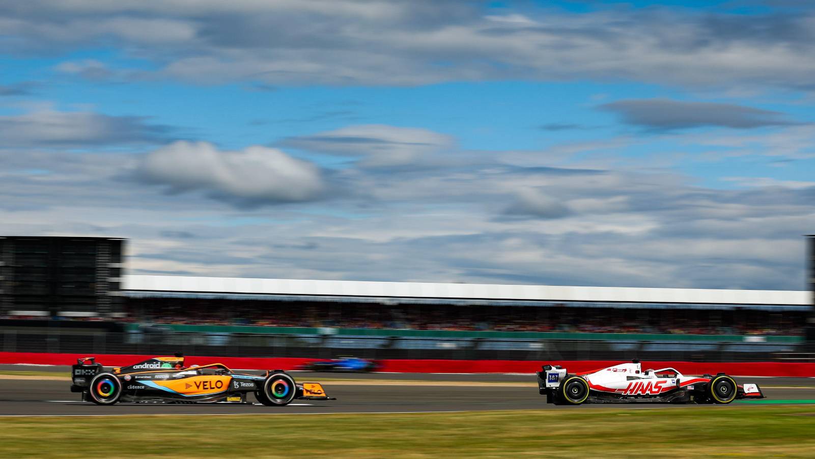 Daniel Ricciardo chasing a Haas during the British GP. Silverstone July 2022.