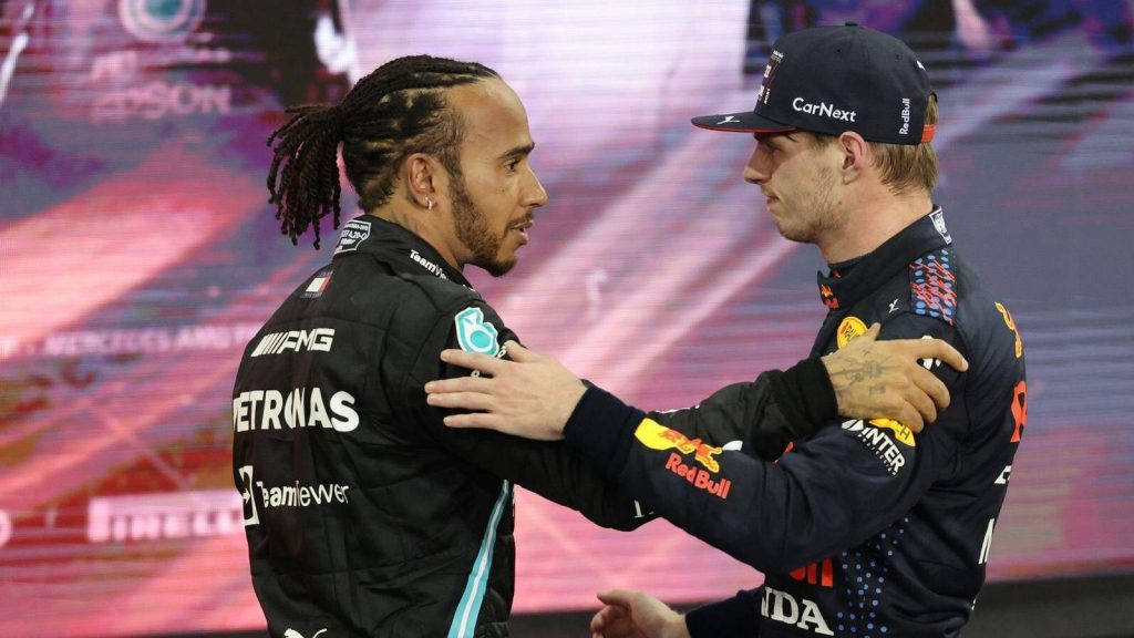 Lewis Hamilton issues stark warning to his F1 title challengers, F1, Sport