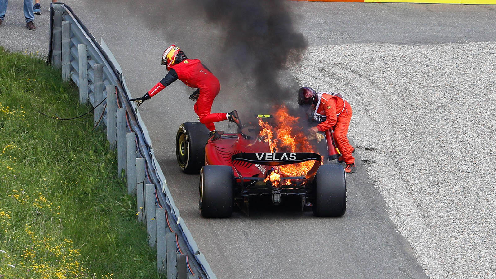 Carlos Sainz escapes fire at Austrian Grand Prix. Spielberg July 2022