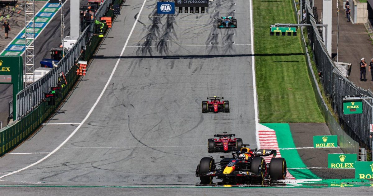 Max Verstappen在奥地利大奖赛的冲刺预选赛中领先。红牛场2022年7月。
