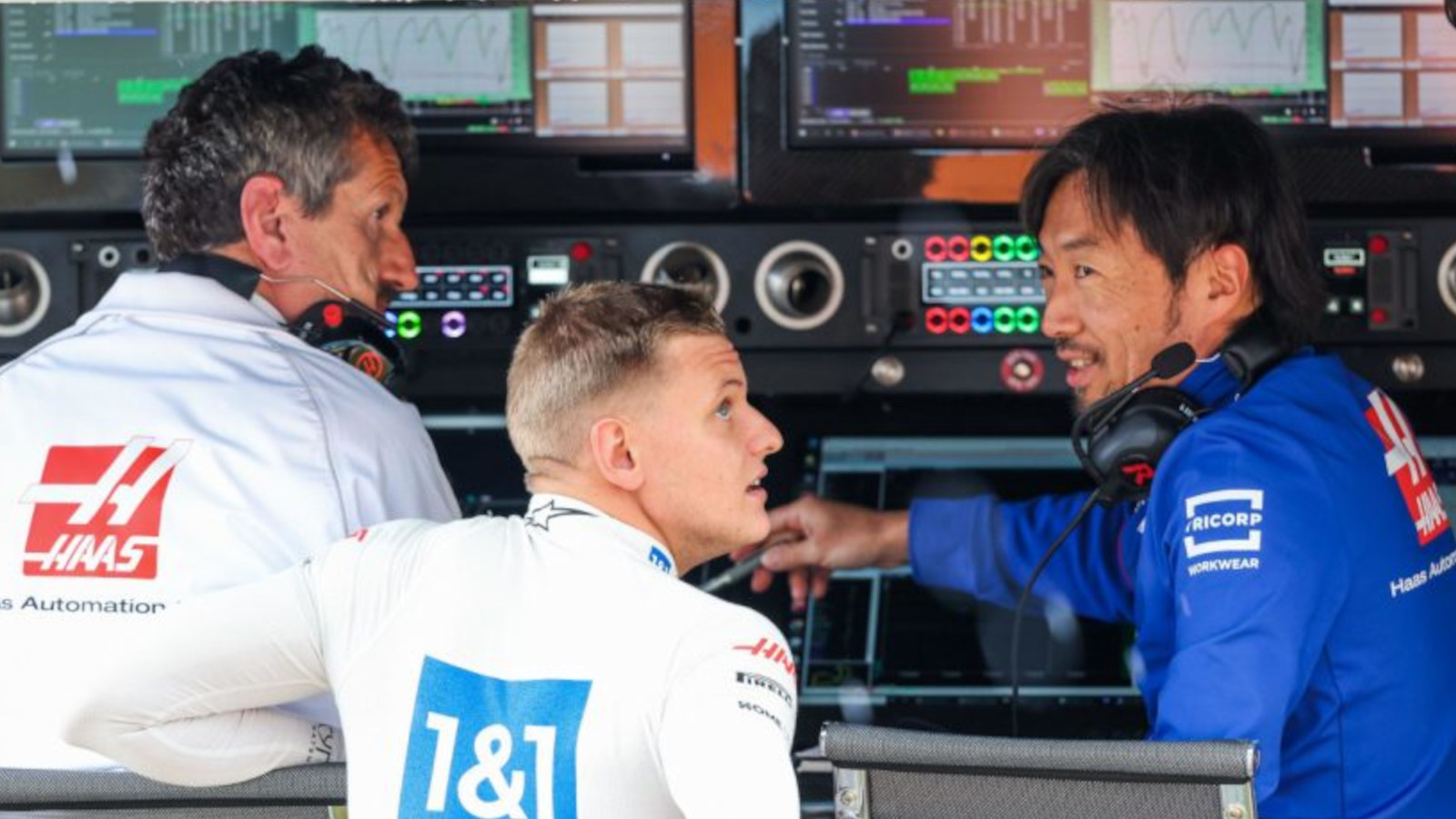 Mick Schumacher speaking with Guenther Steiner and Ayao Komatsu. Britain July 2022