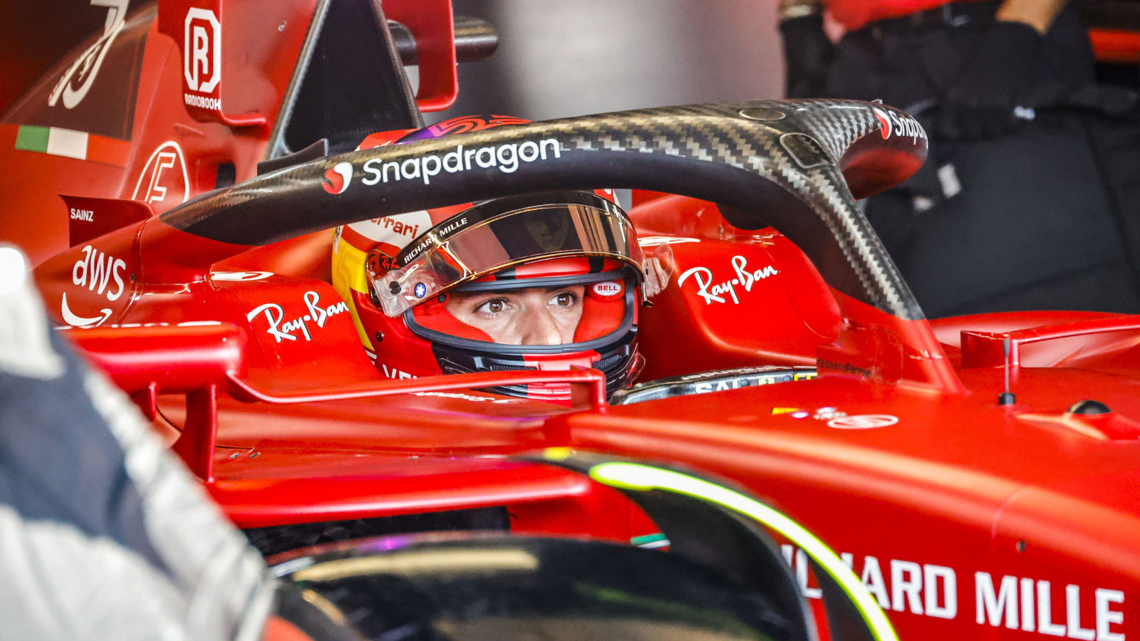 Carlos Sainz jest na szczycie harmonogramu, wyprzedzając Ferrari 1-2: PlanetF1