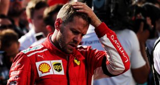 法拉利（Ferrari）的塞巴斯蒂安·维特尔（Sebastian Vettel）在2018年德国大奖赛上的Parc Ferme。霍肯海姆，2018年7月。