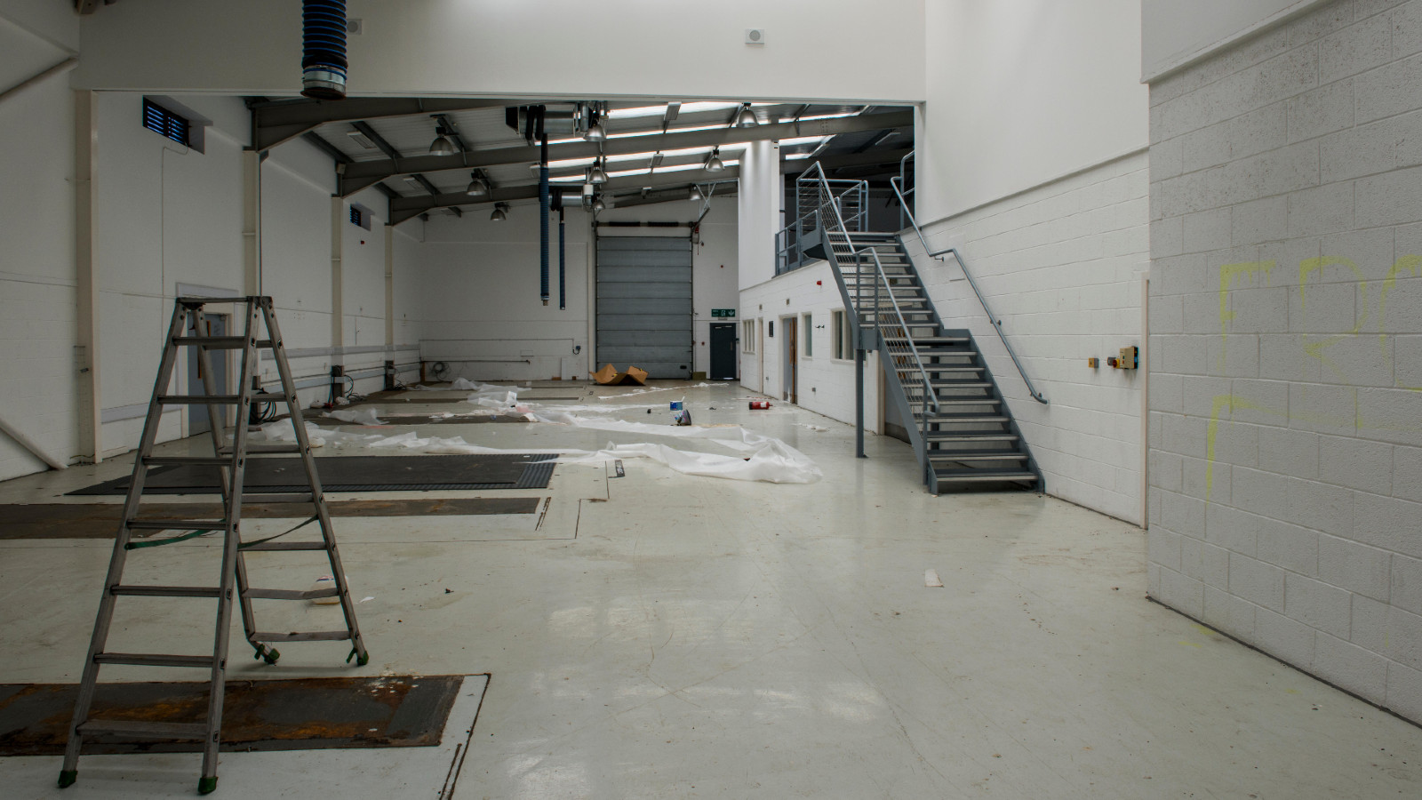 The abandoned race bays at the former headquarters of the Caterham F1 team. Picture from 2016.
