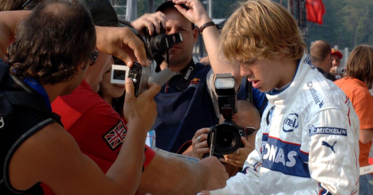 塞巴斯蒂安维特尔签名在意大利大奖赛。蒙扎，2006年9月。